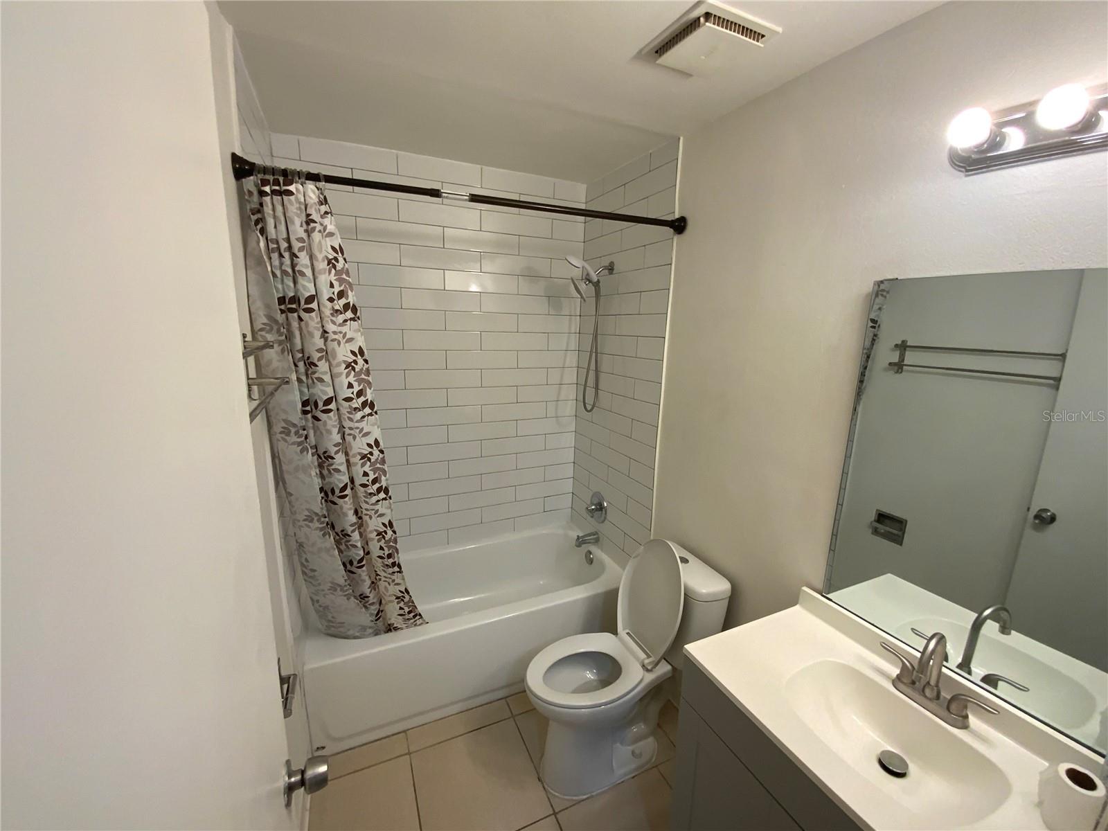 FLORIDA CENTER WINDHOVER RESIDENCE - Residential Lease