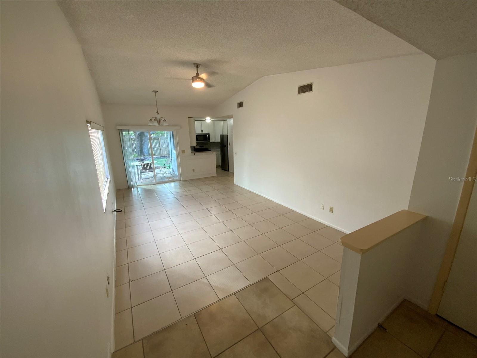 FLORIDA CENTER WINDHOVER RESIDENCE - Residential Lease