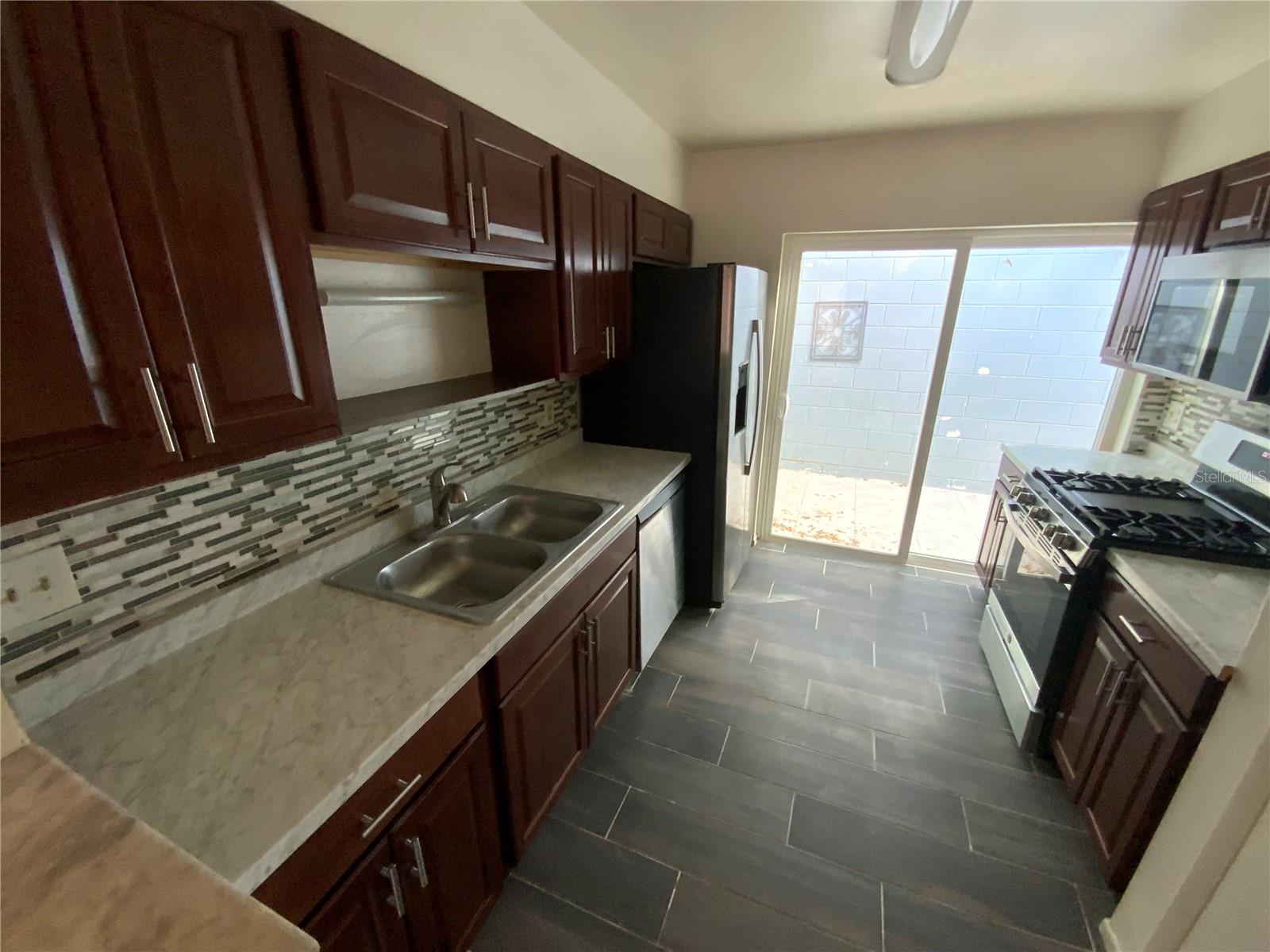 FLORIDA CENTER WINDHOVER RESIDENCE - Residential Lease