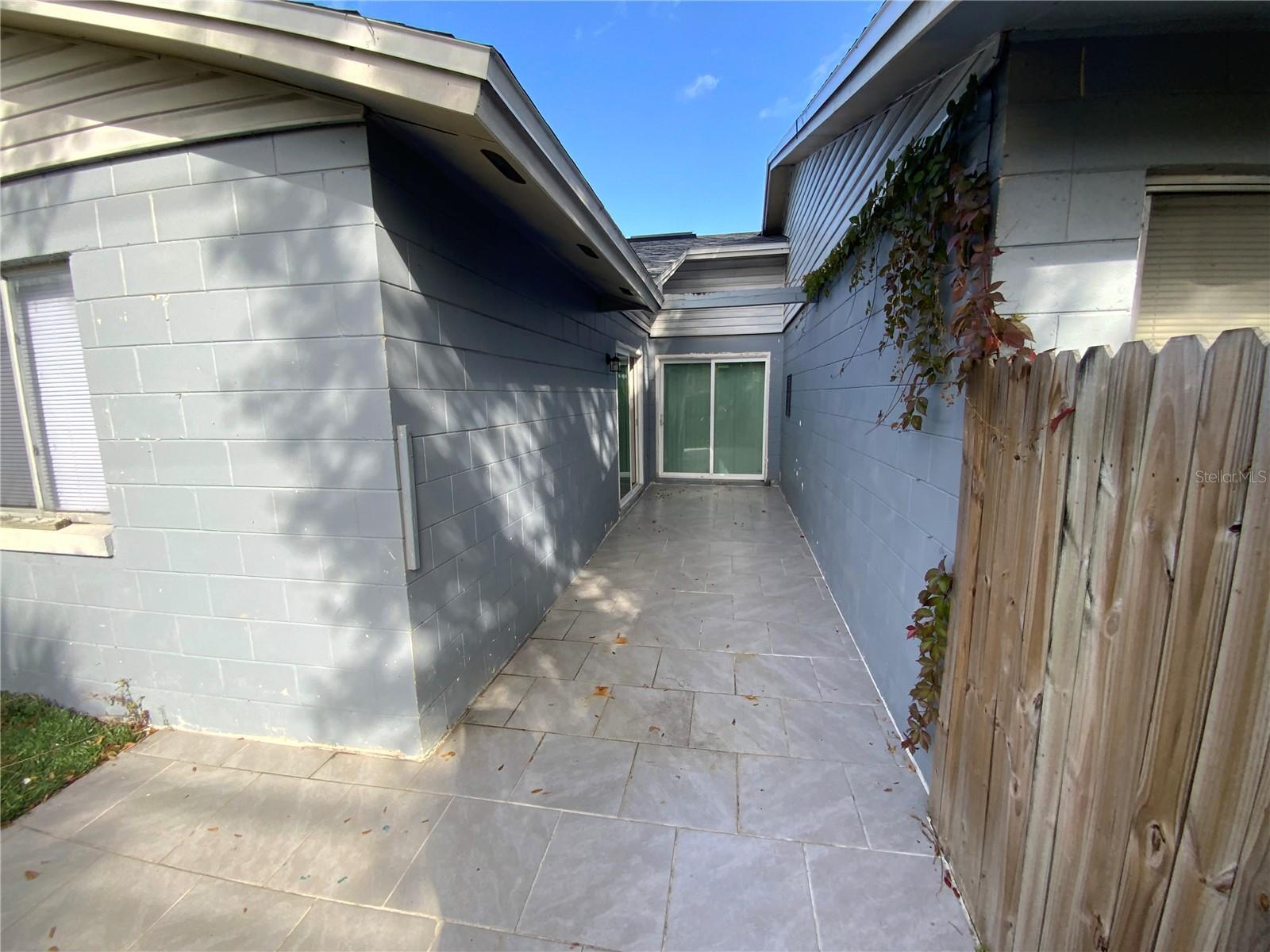 FLORIDA CENTER WINDHOVER RESIDENCE - Residential Lease