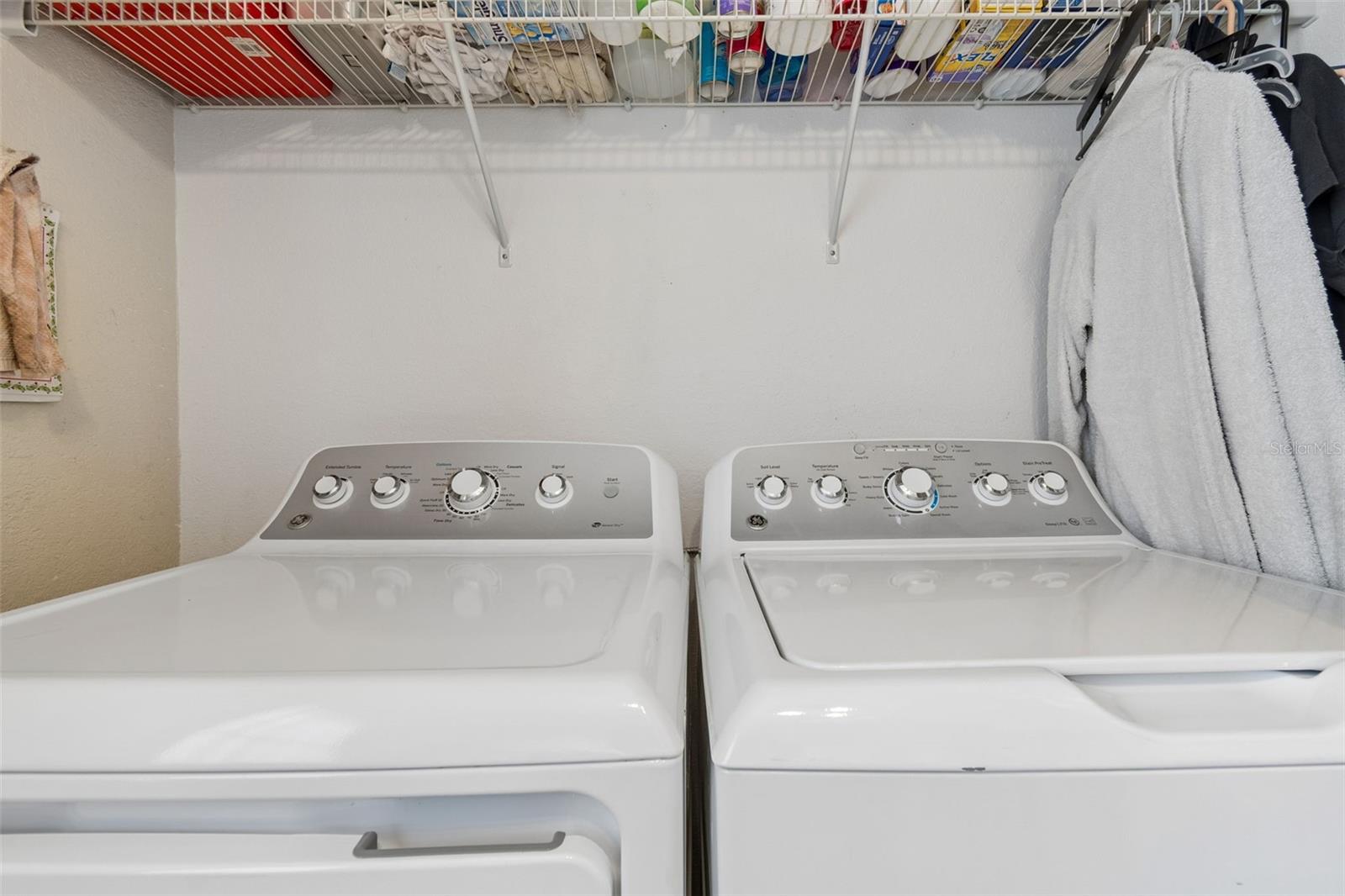 WHISPERING OAKS - Residential