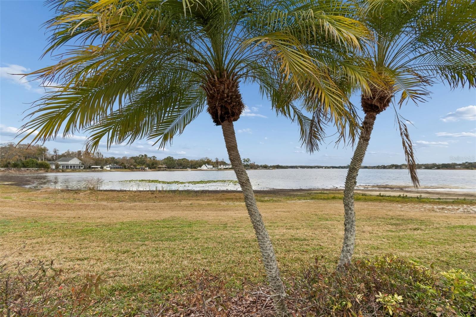 WHISPERING OAKS - Residential