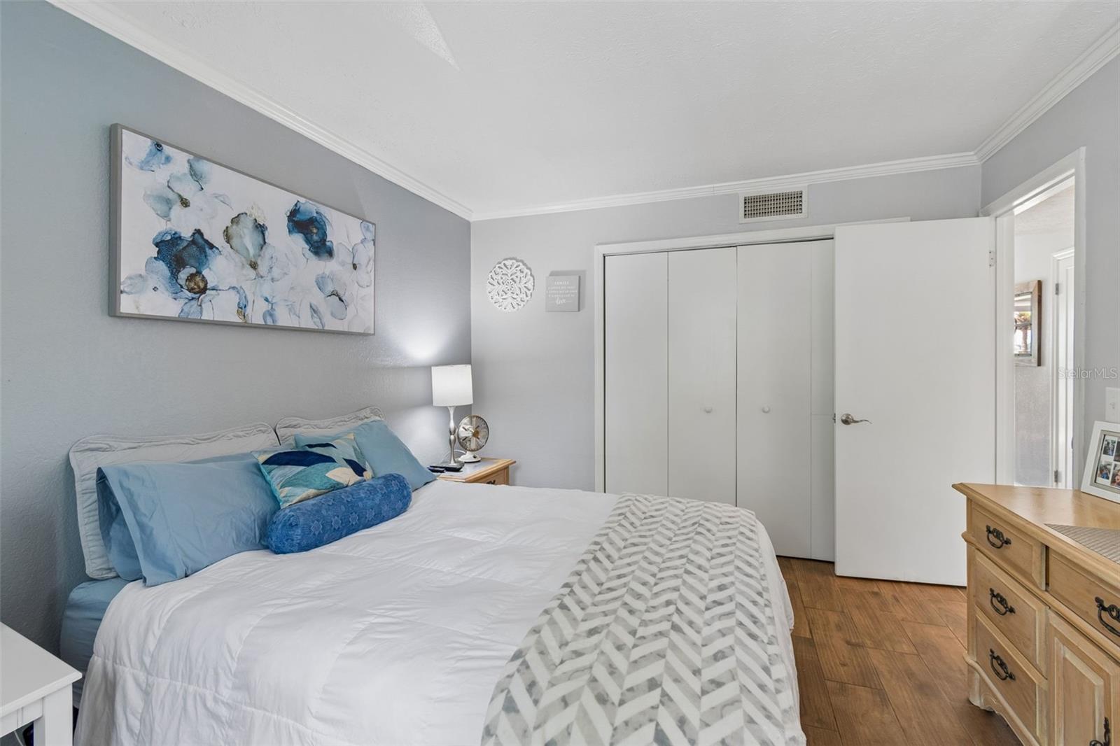 WHISPERING OAKS - Residential