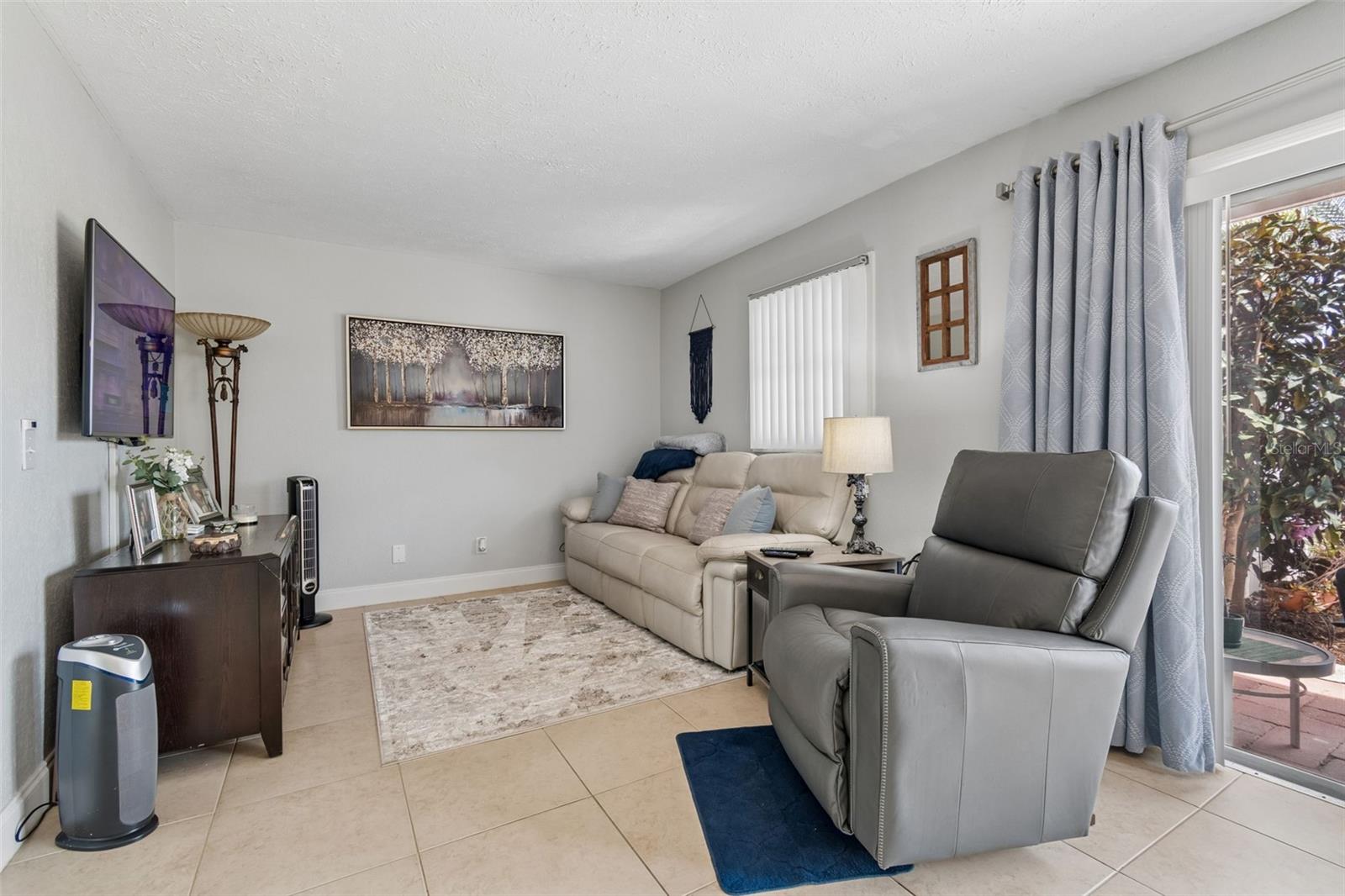 WHISPERING OAKS - Residential