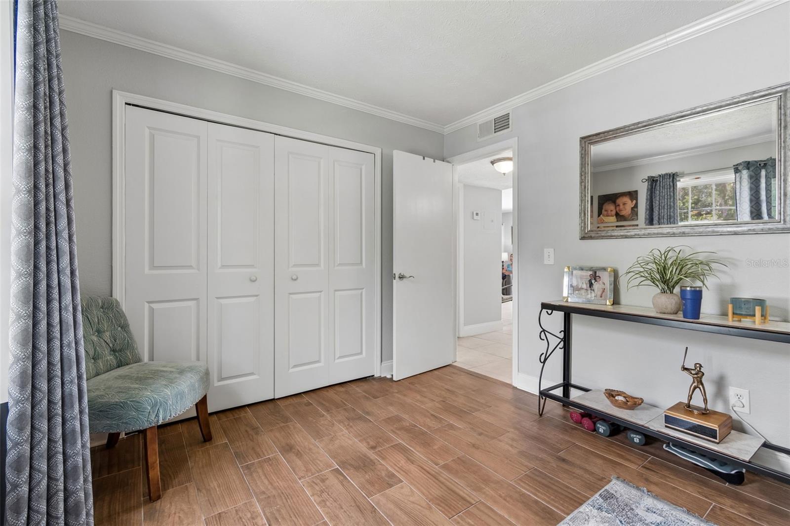 WHISPERING OAKS - Residential