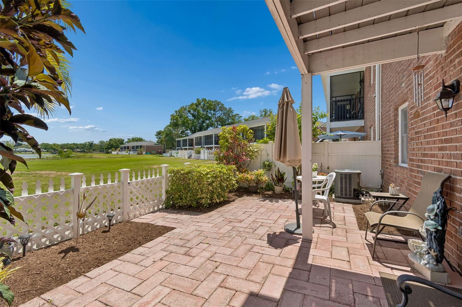 WHISPERING OAKS - Residential