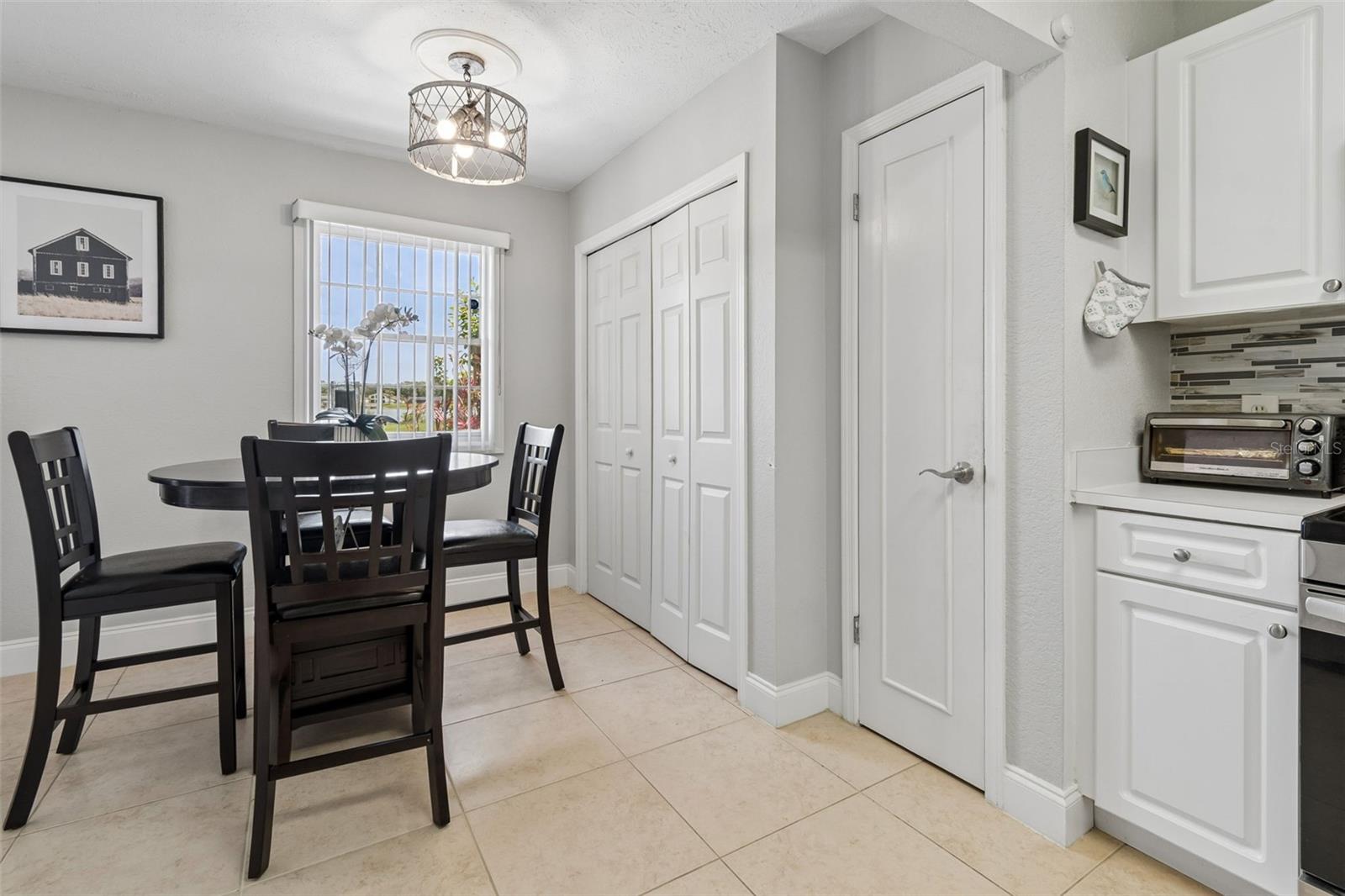 WHISPERING OAKS - Residential