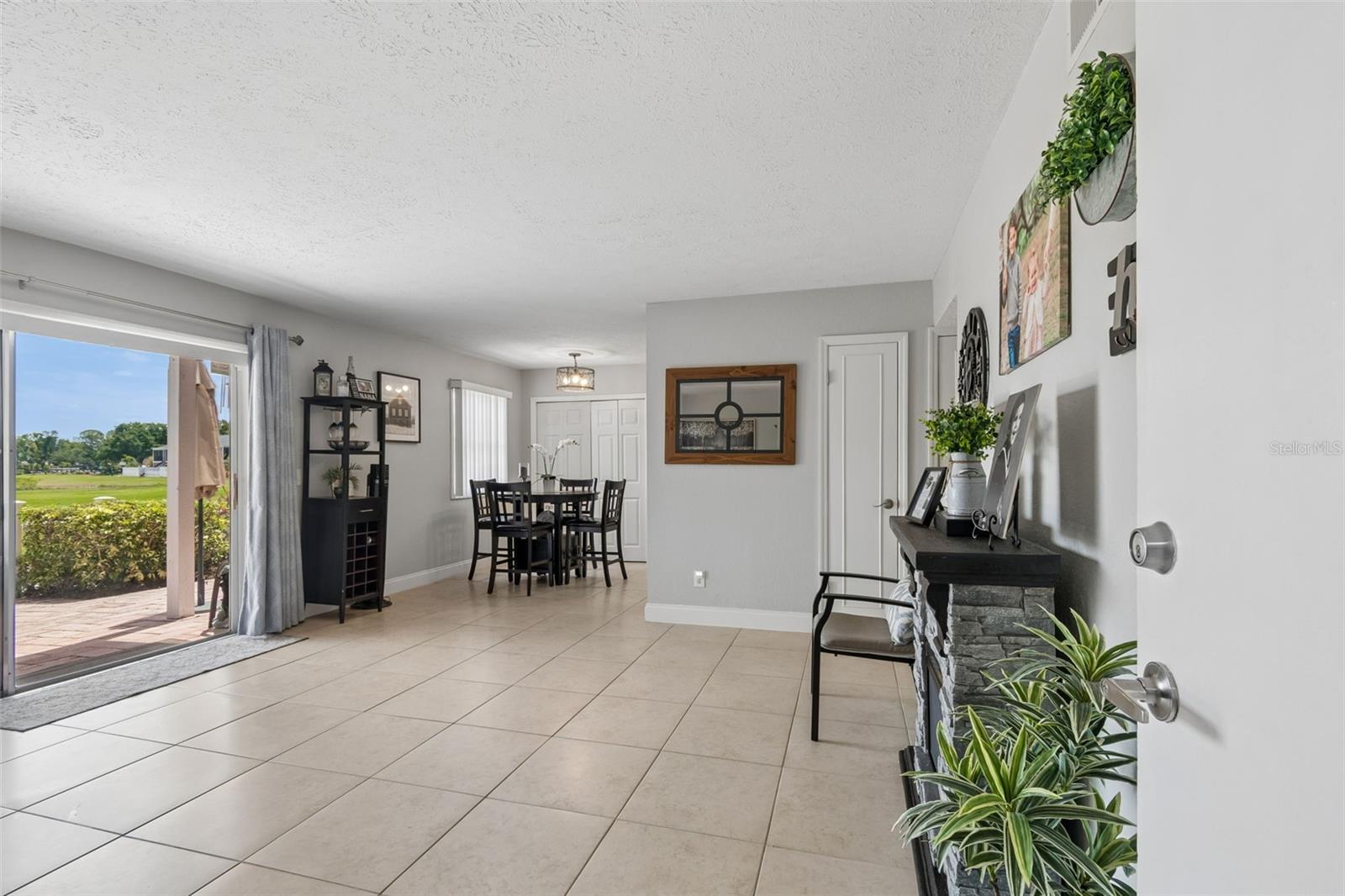 WHISPERING OAKS - Residential