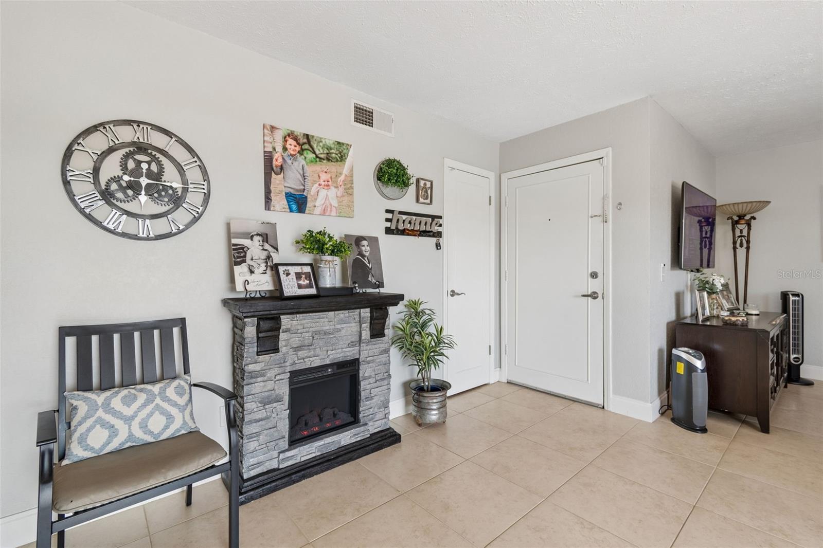 WHISPERING OAKS - Residential