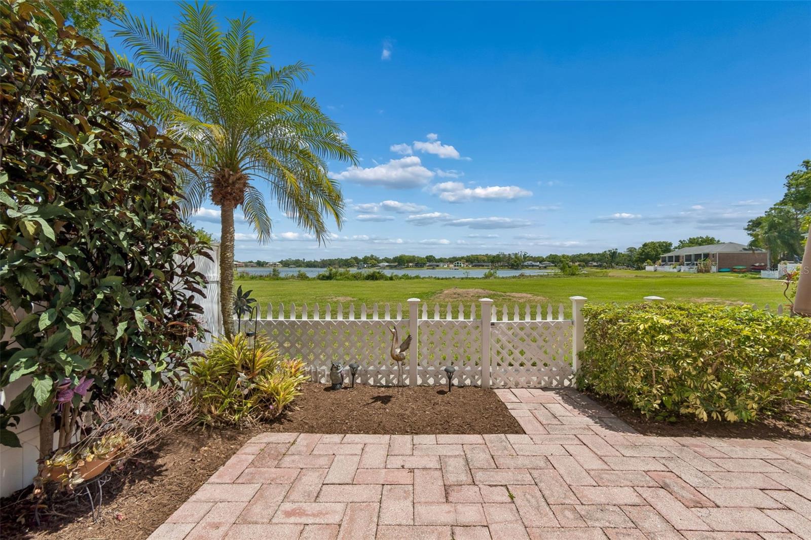 WHISPERING OAKS - Residential