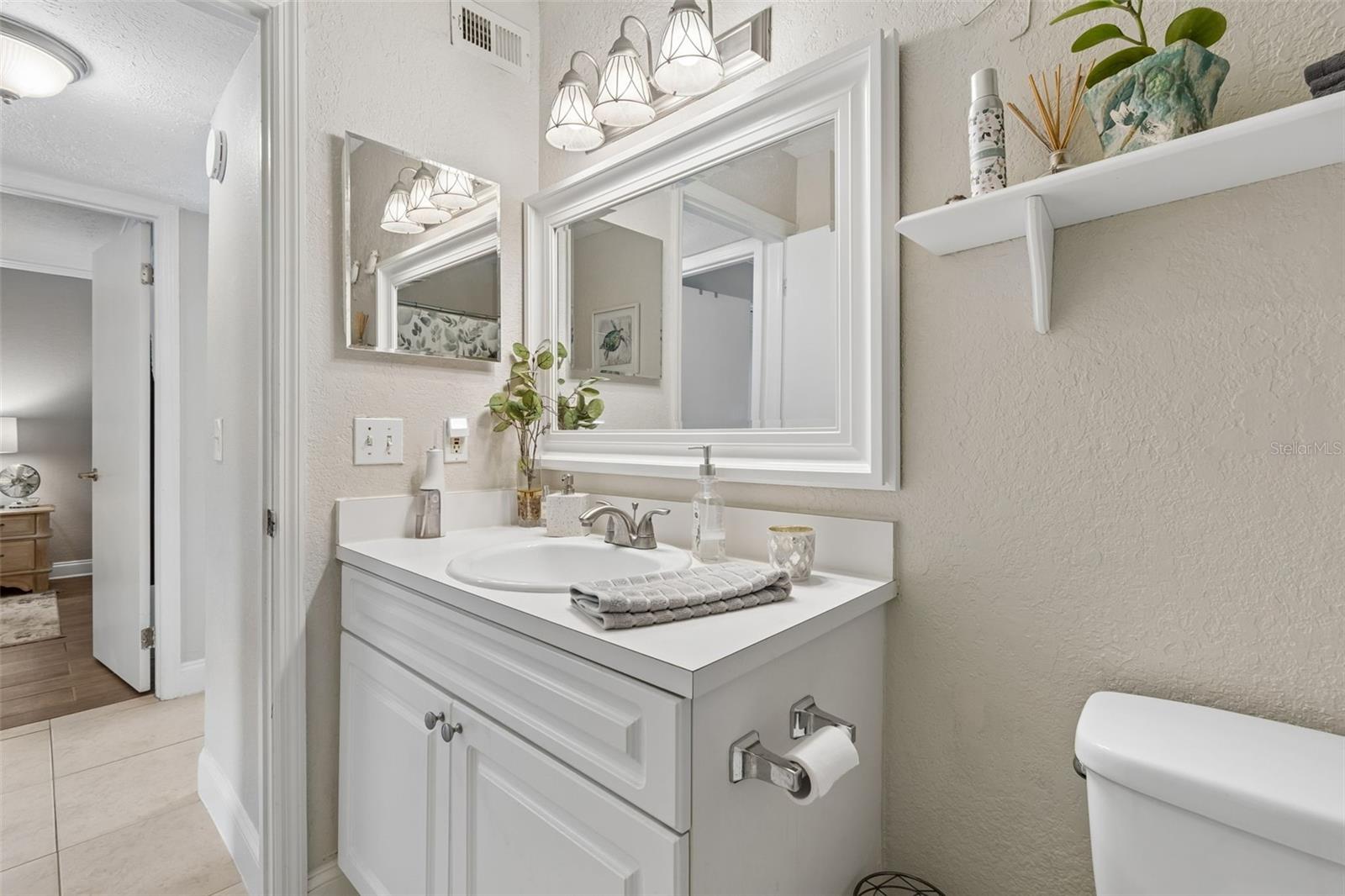 WHISPERING OAKS - Residential