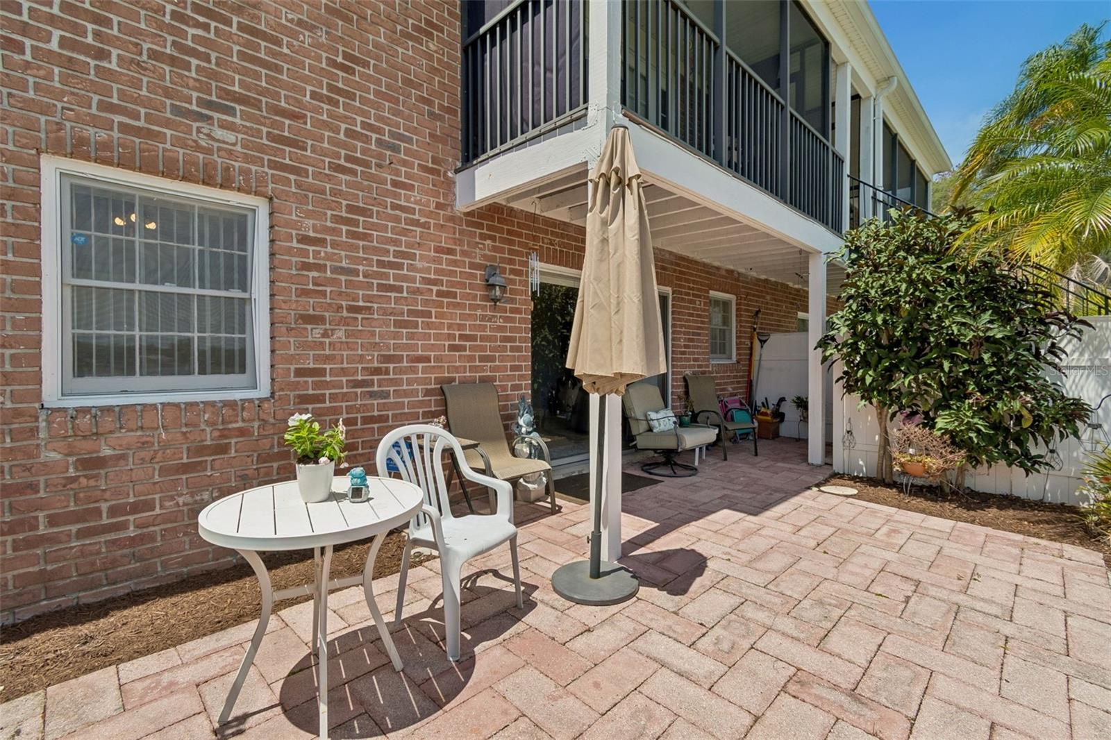 WHISPERING OAKS - Residential