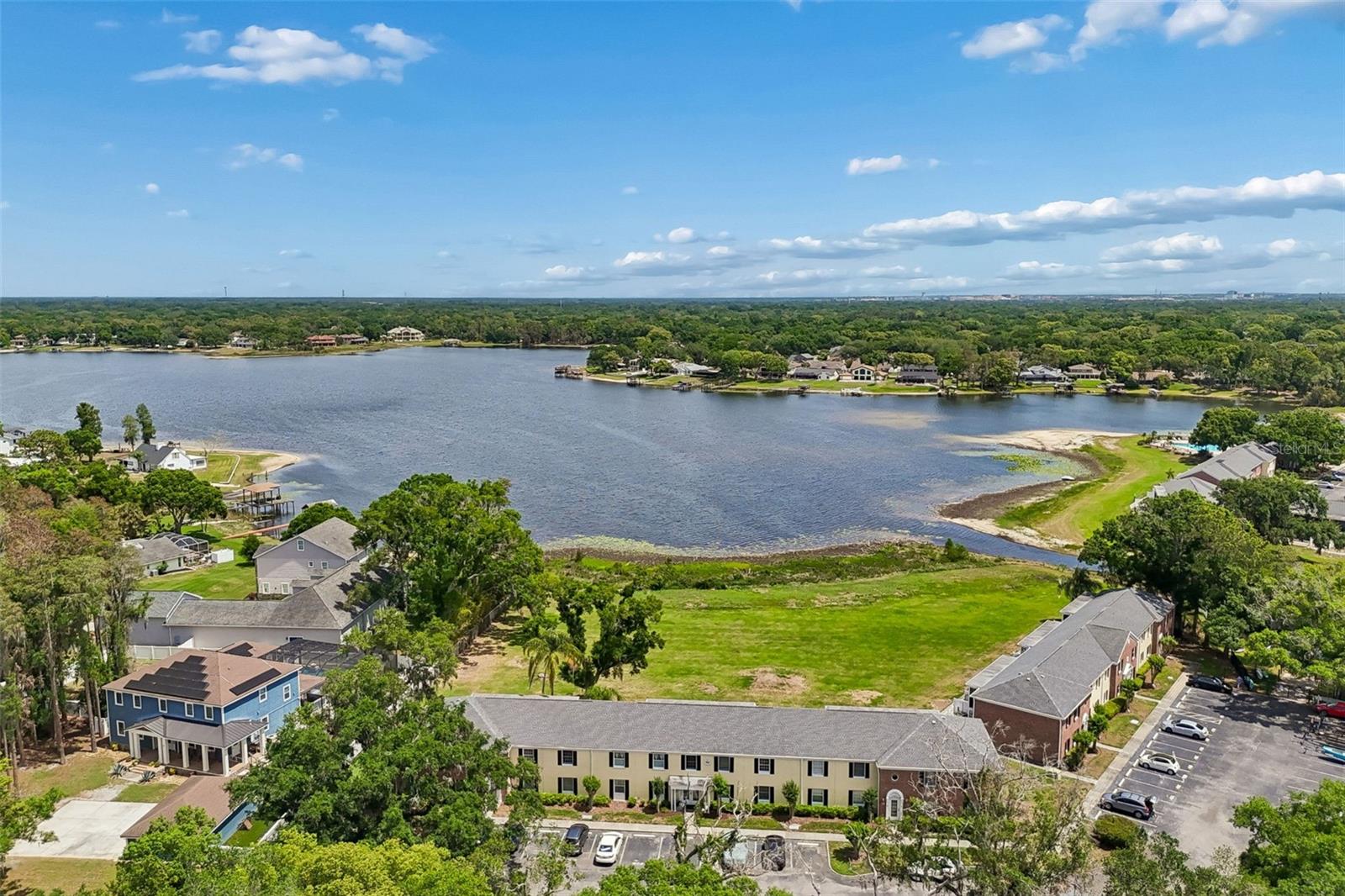 WHISPERING OAKS - Residential