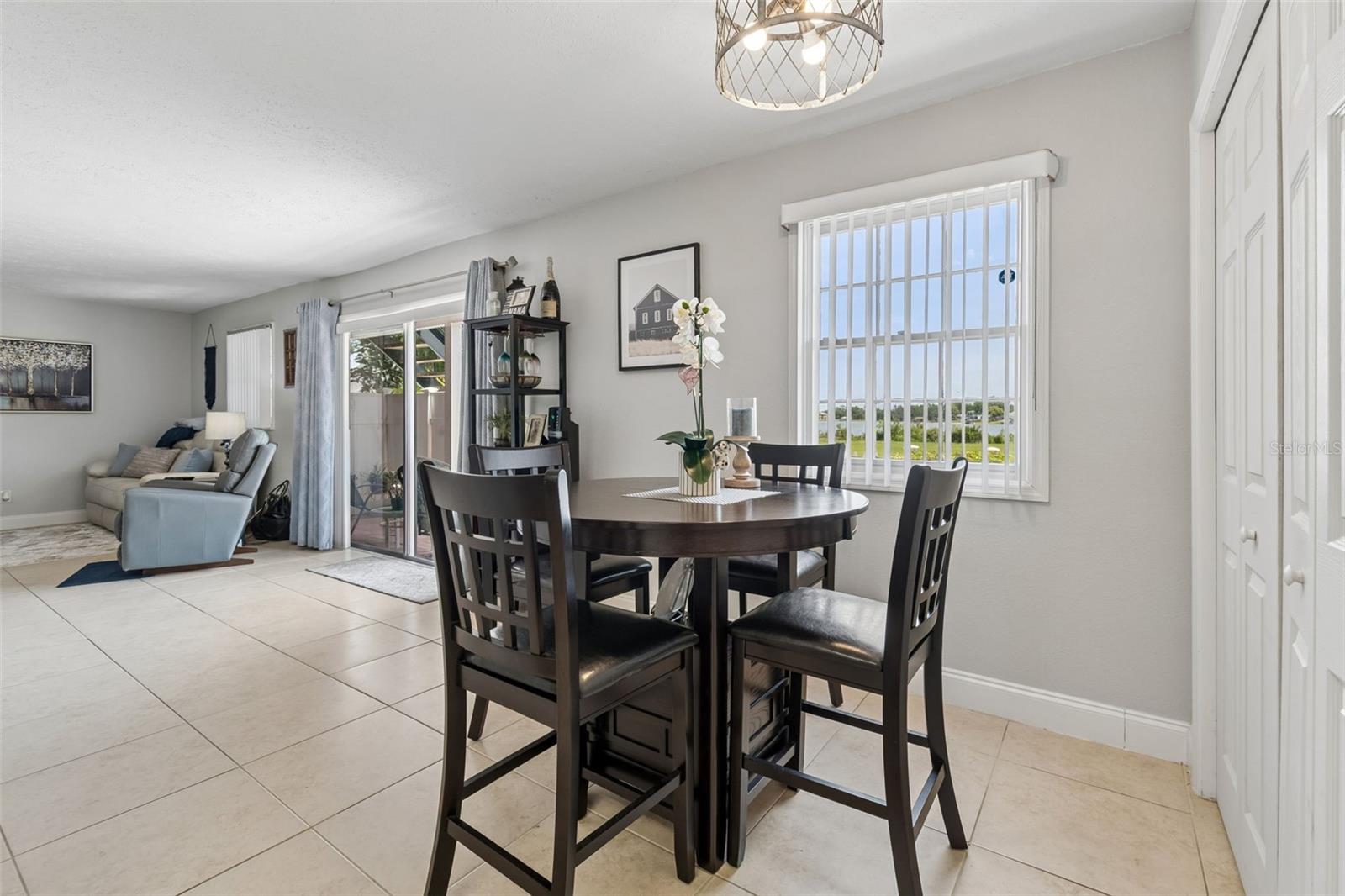 WHISPERING OAKS - Residential