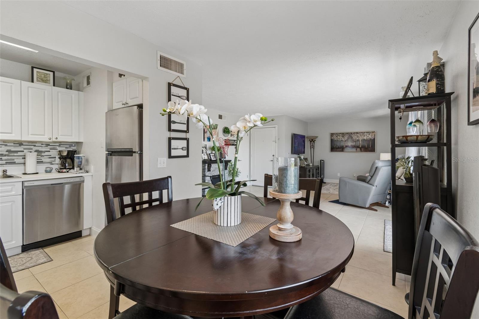 WHISPERING OAKS - Residential