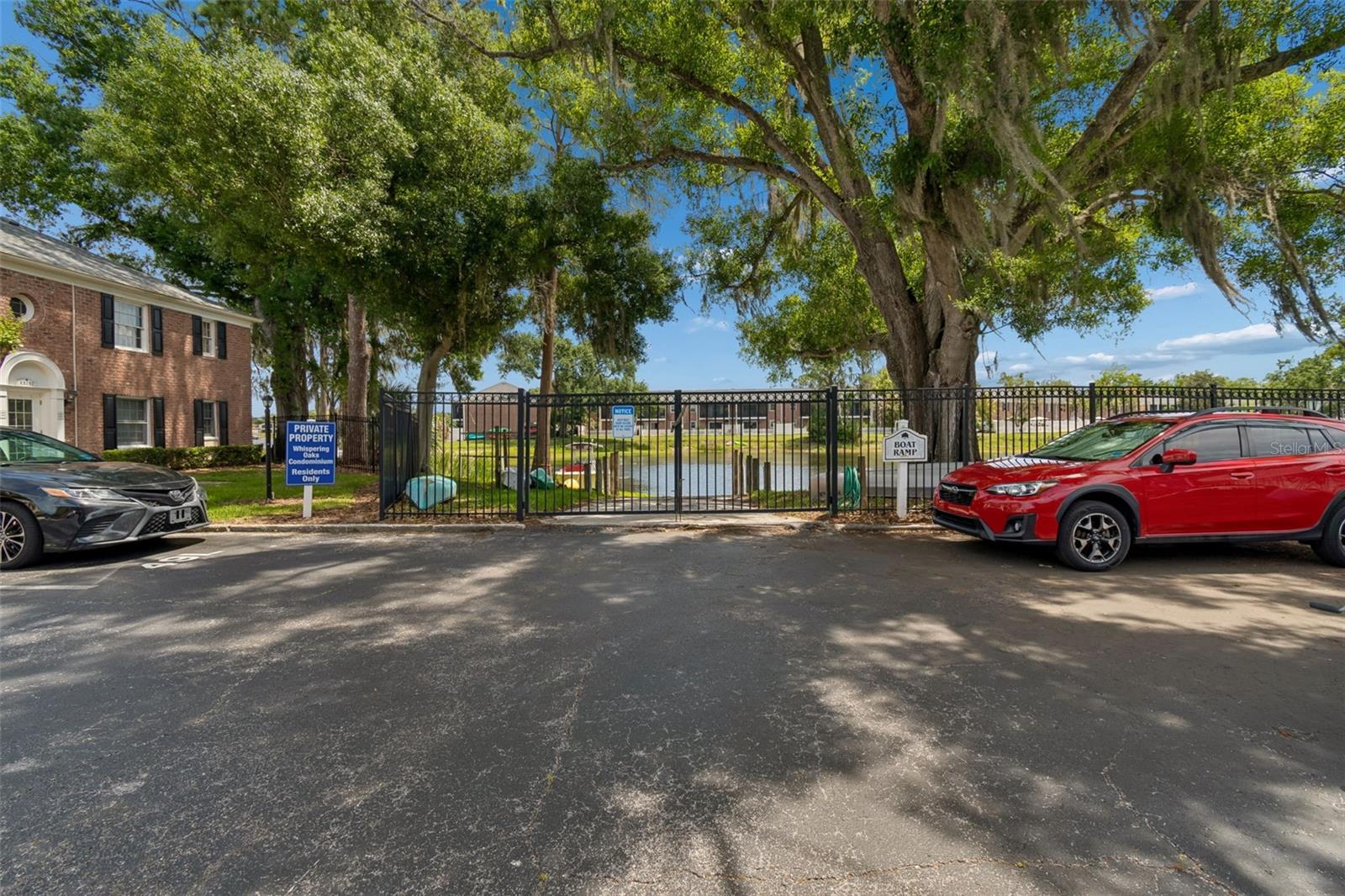 WHISPERING OAKS - Residential