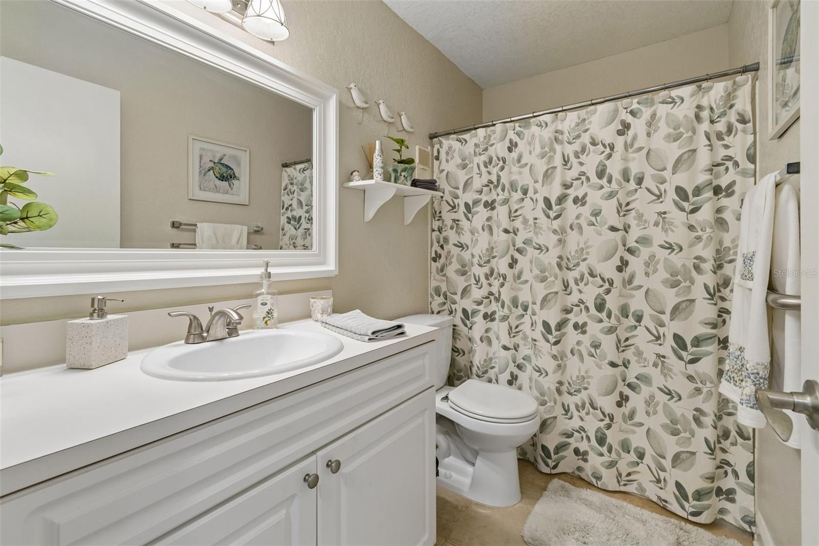 WHISPERING OAKS - Residential