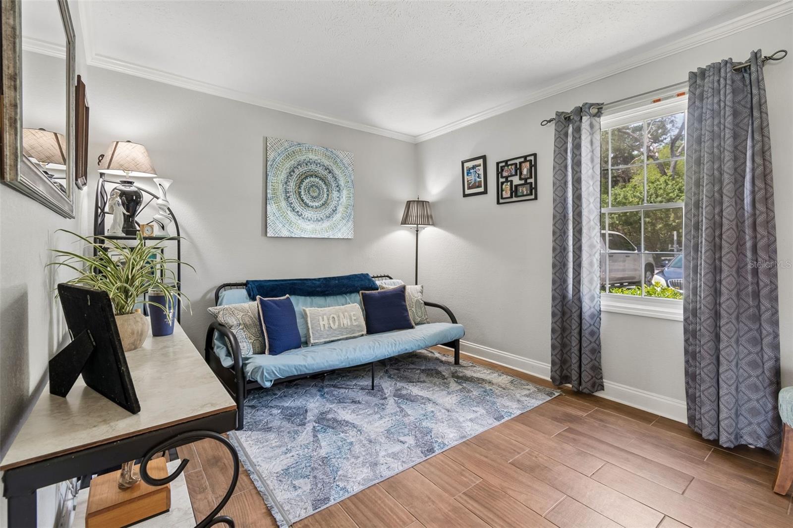 WHISPERING OAKS - Residential