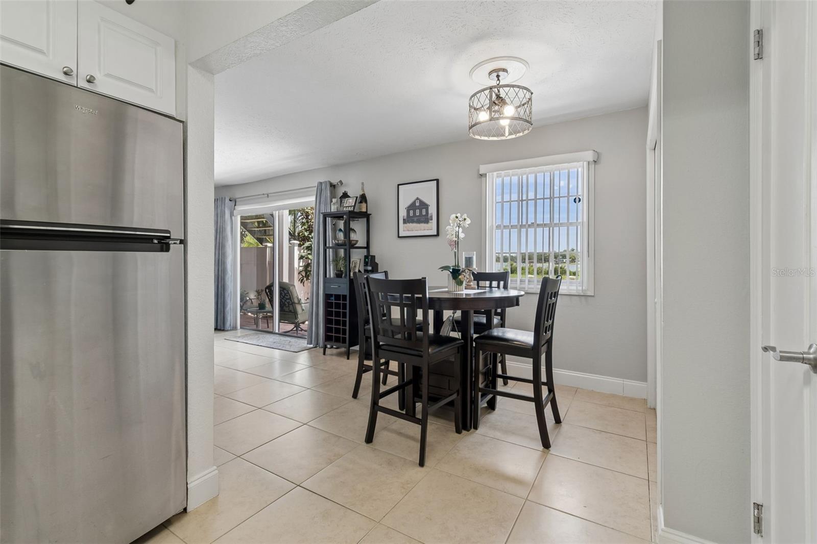 WHISPERING OAKS - Residential