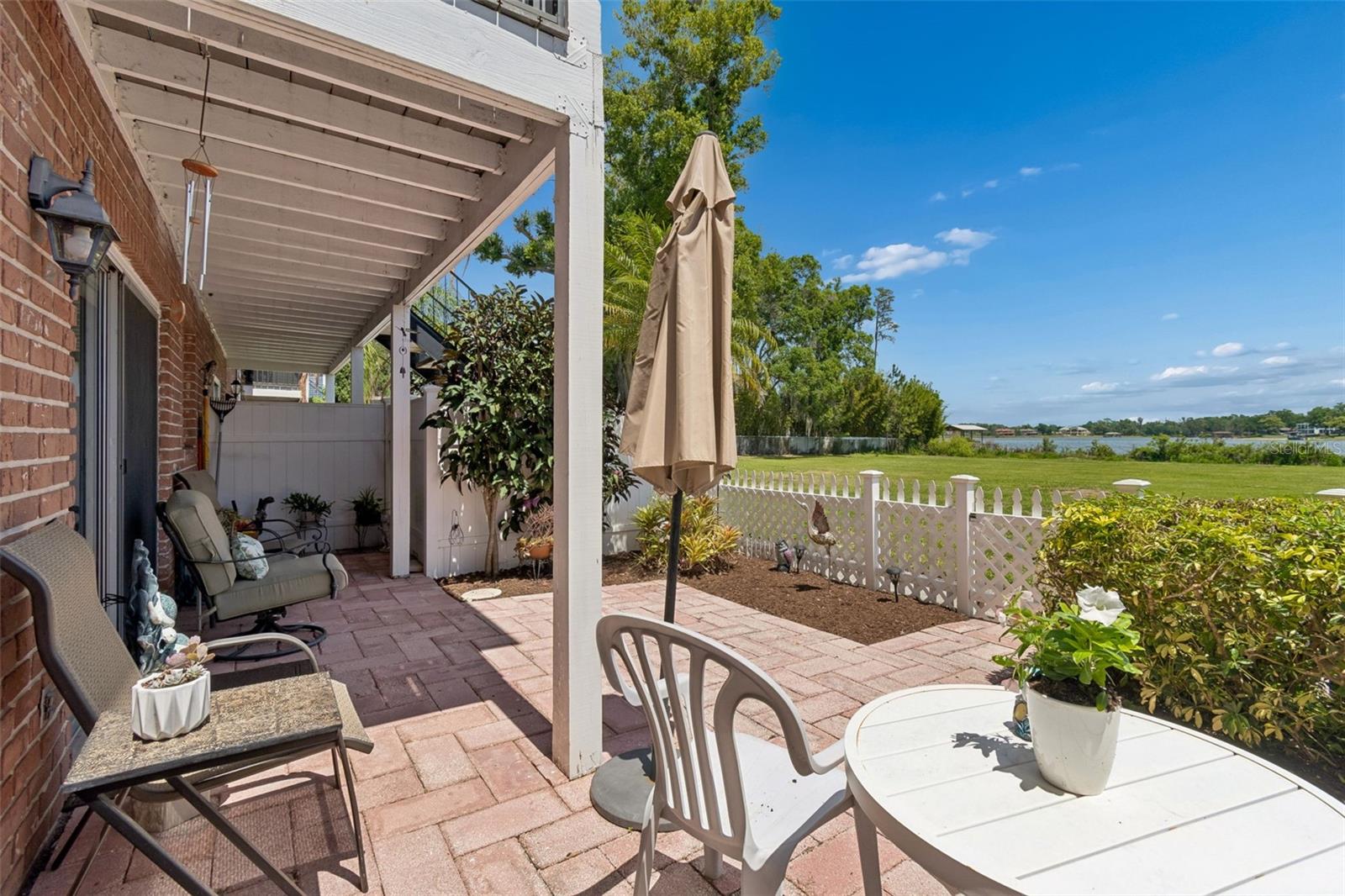 WHISPERING OAKS - Residential