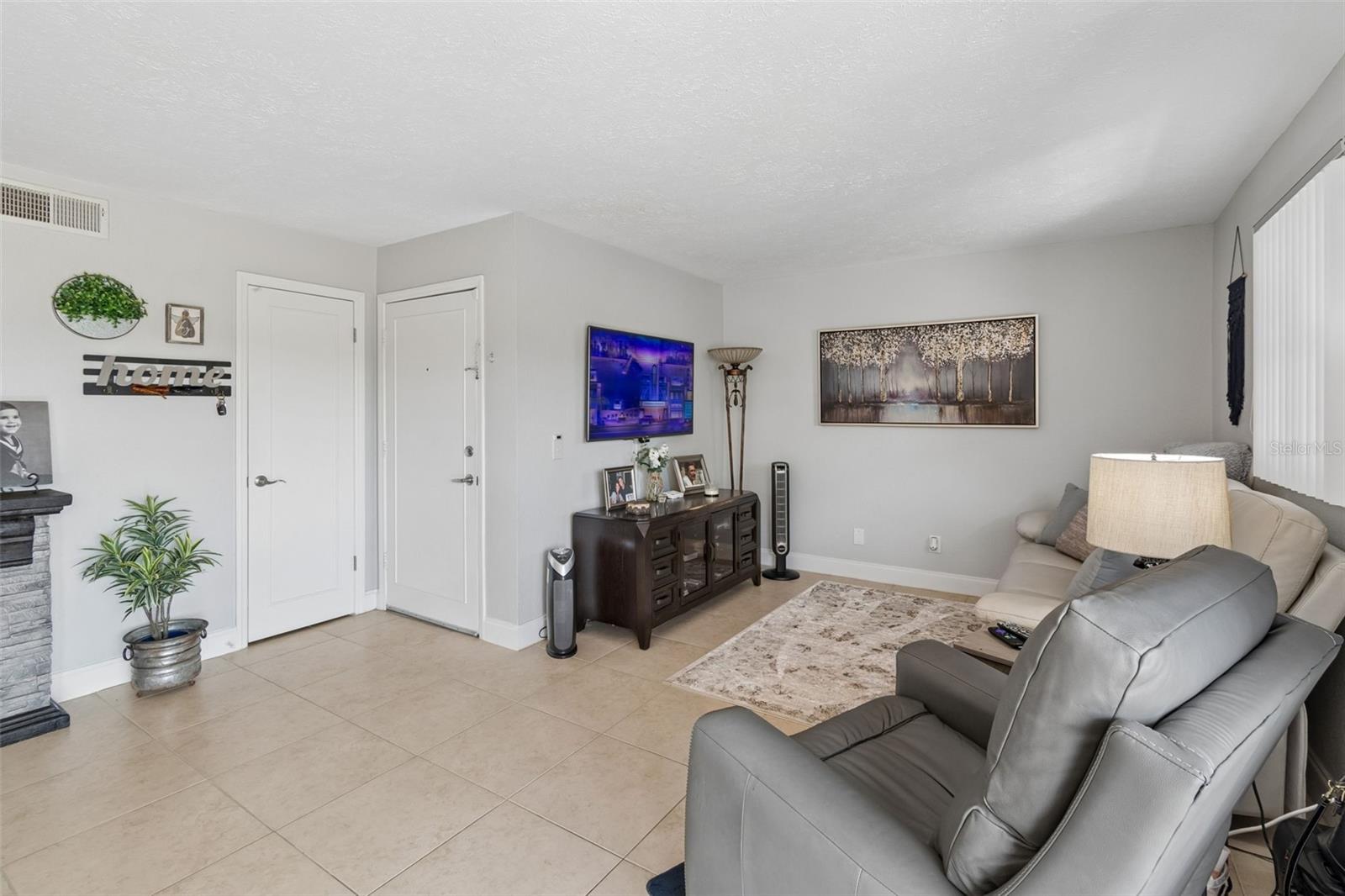 WHISPERING OAKS - Residential