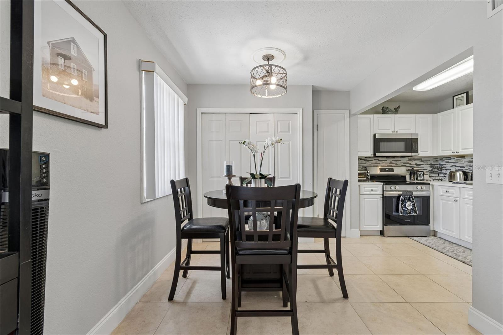 WHISPERING OAKS - Residential