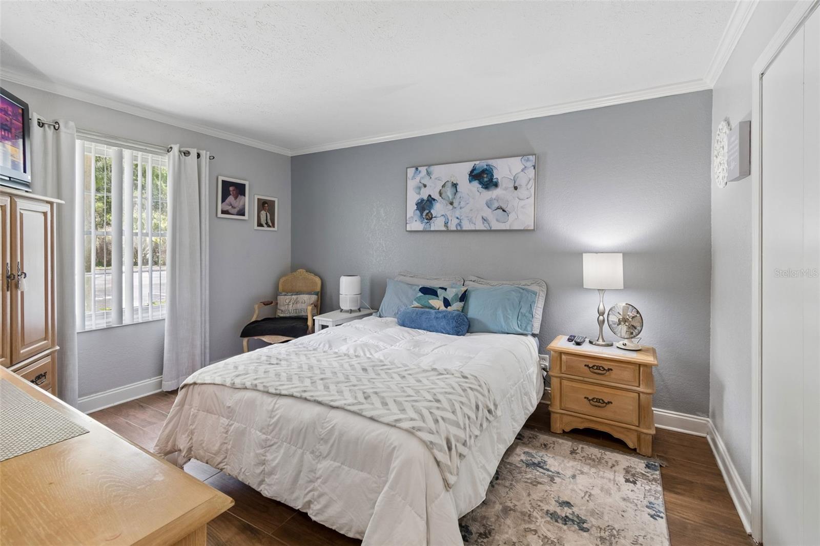 WHISPERING OAKS - Residential