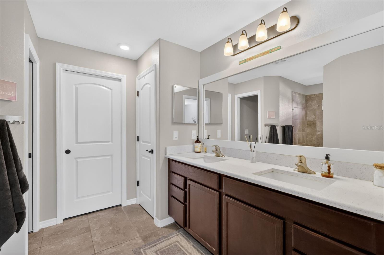 ARLINGTON RIDGE - Residential