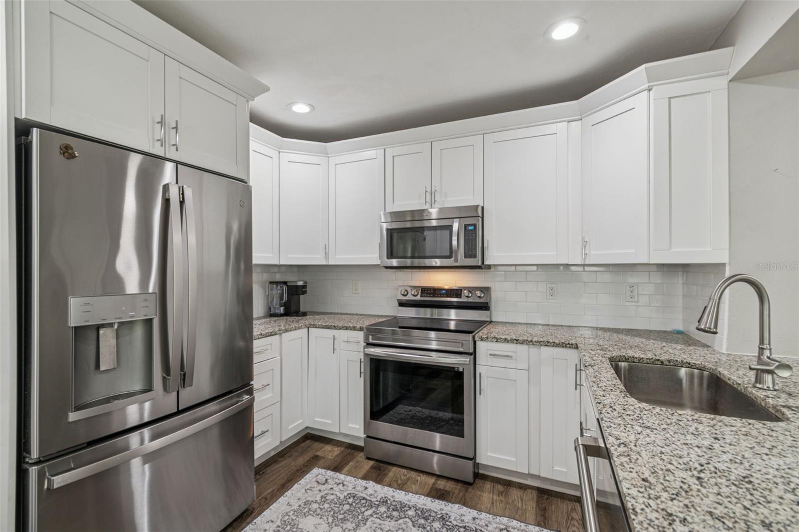 MANHATTAN MANOR - Residential