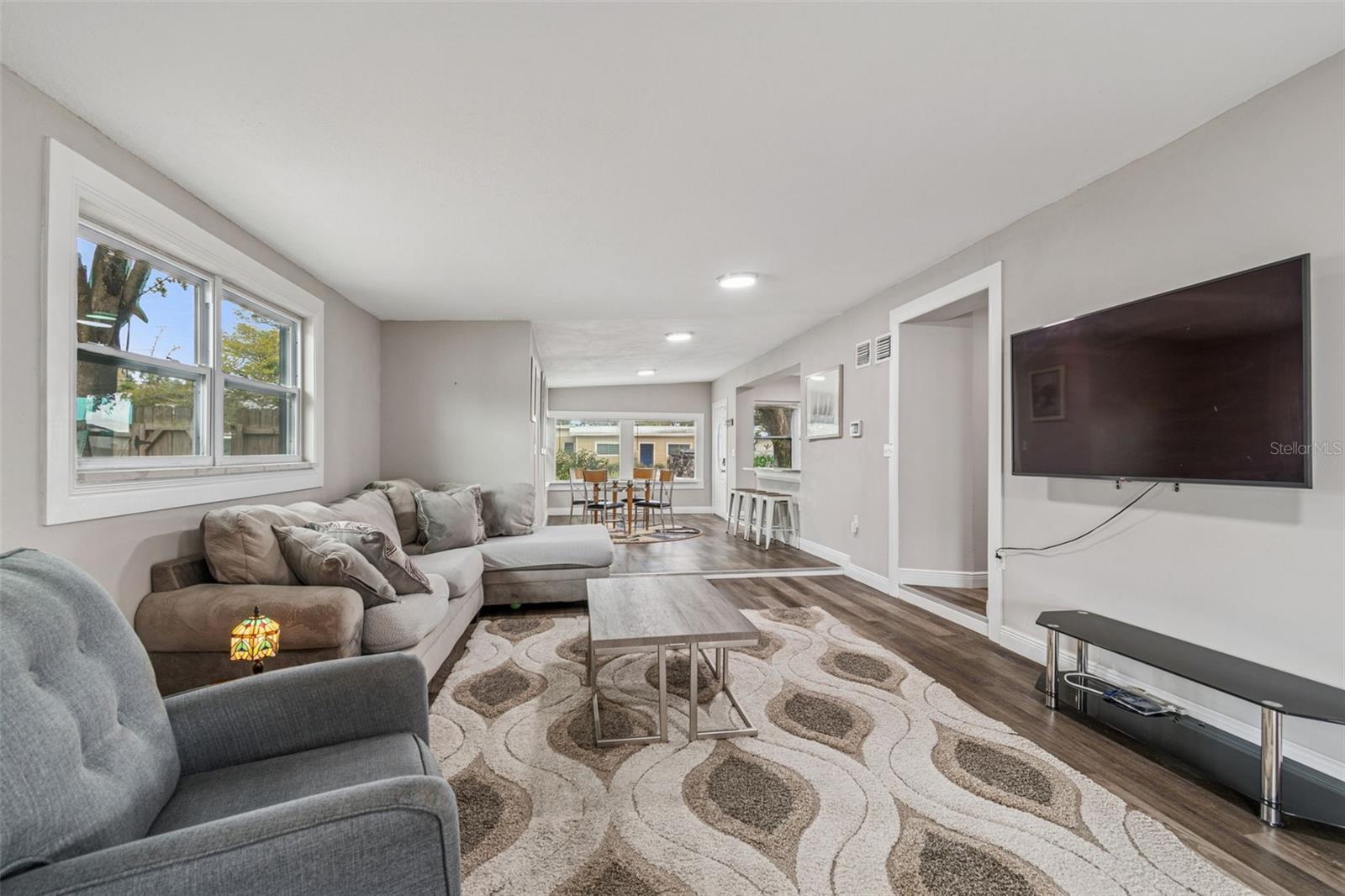 MANHATTAN MANOR - Residential