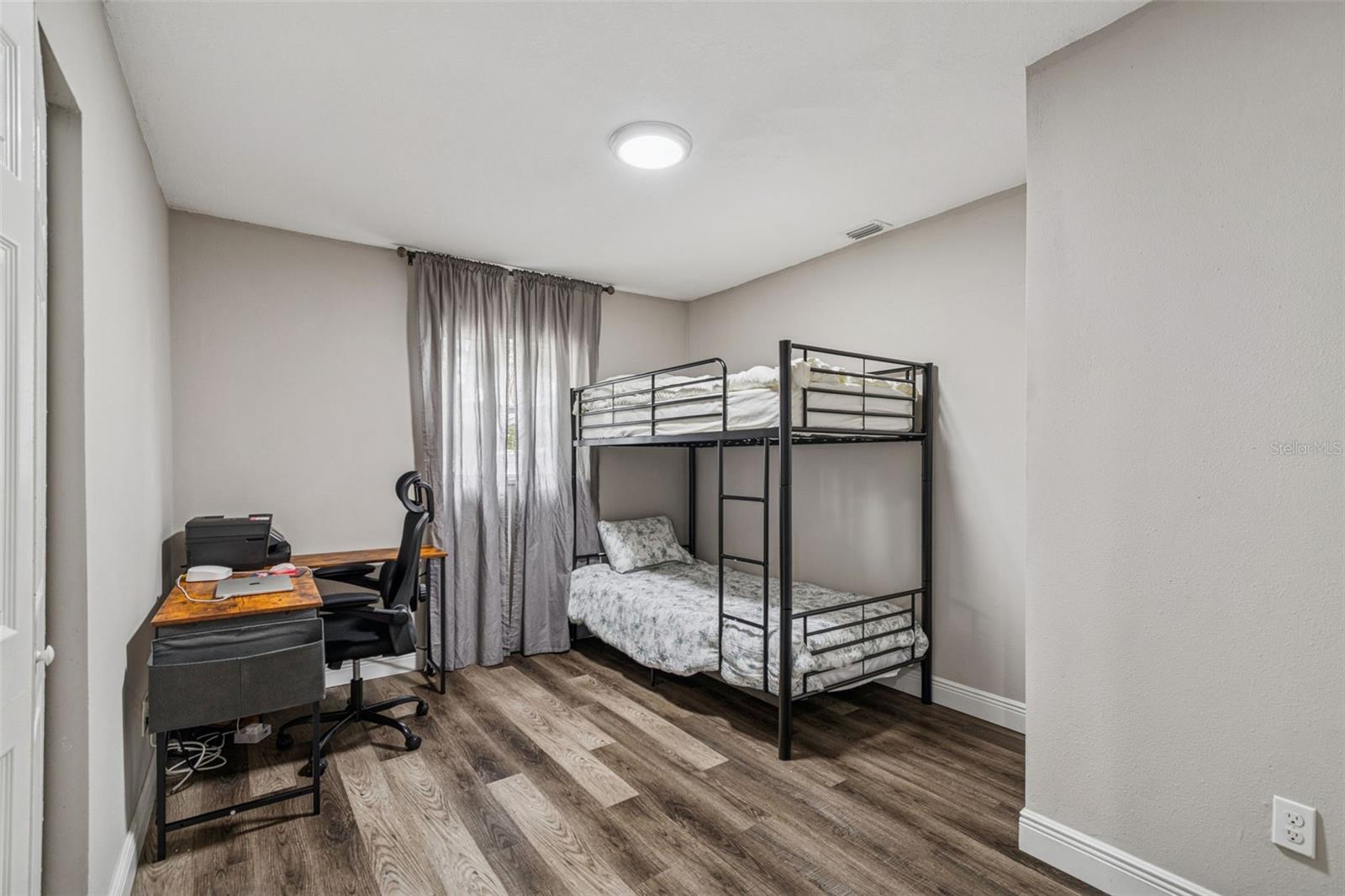 MANHATTAN MANOR - Residential