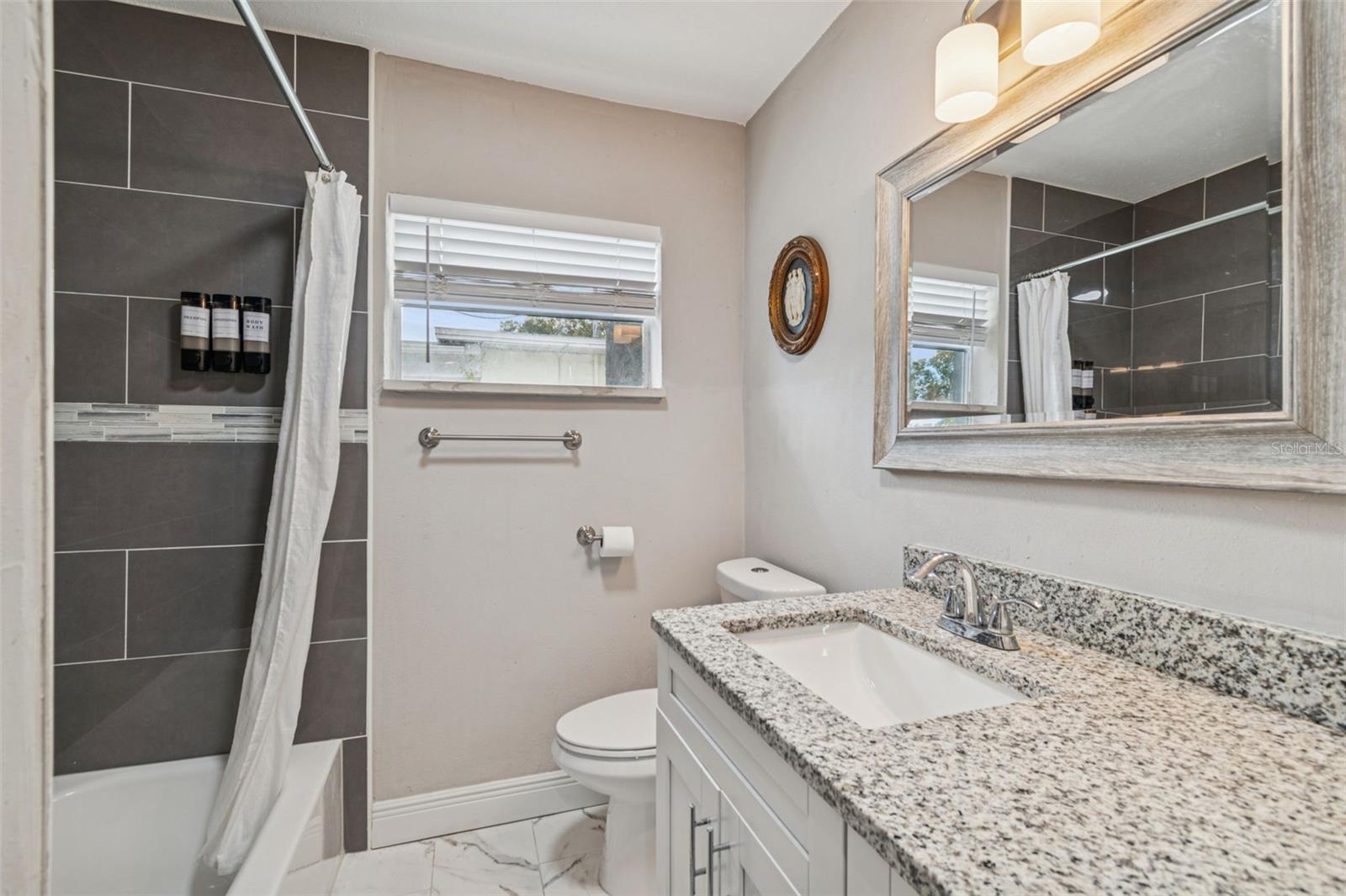 MANHATTAN MANOR - Residential