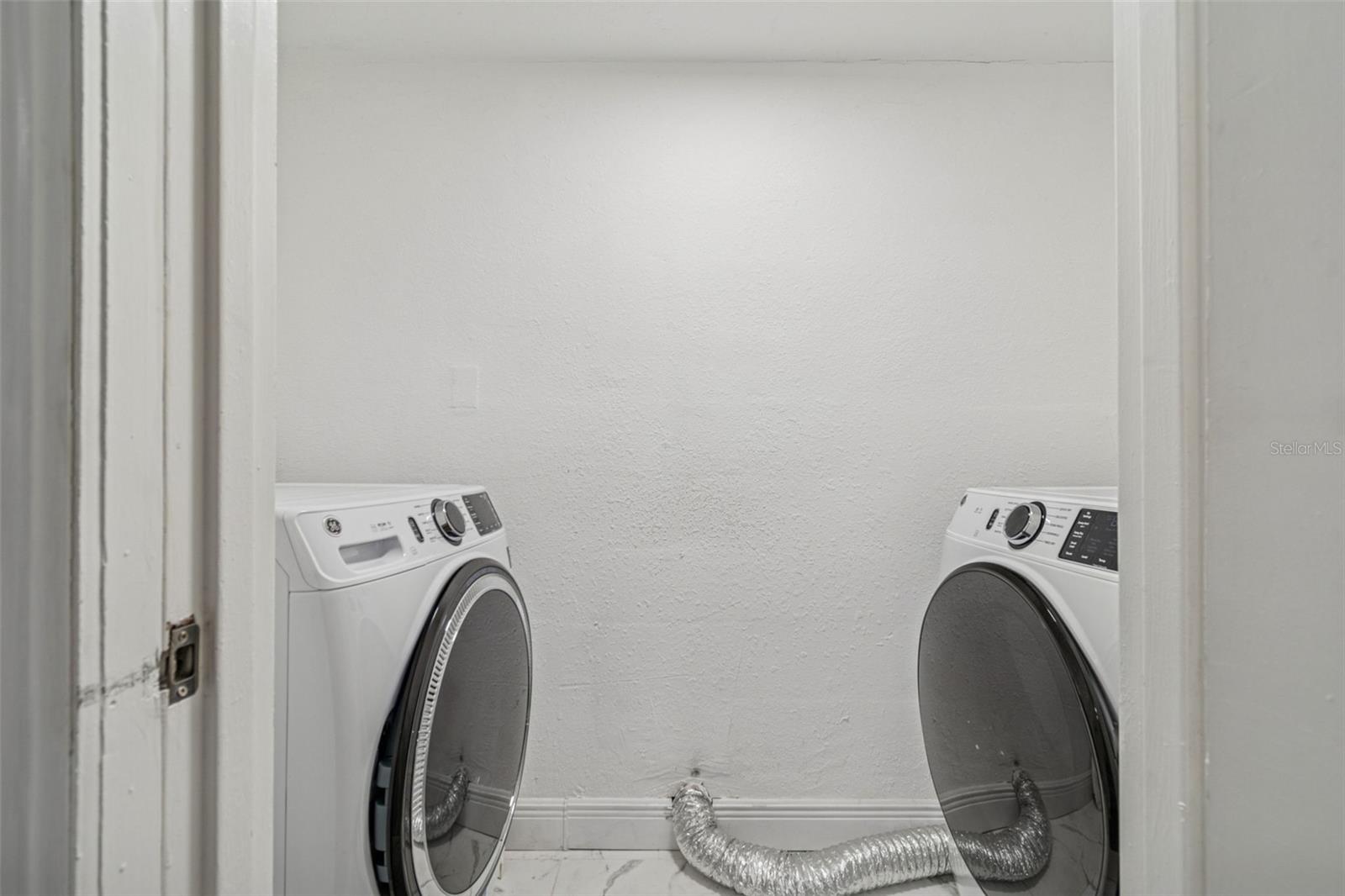 MANHATTAN MANOR - Residential