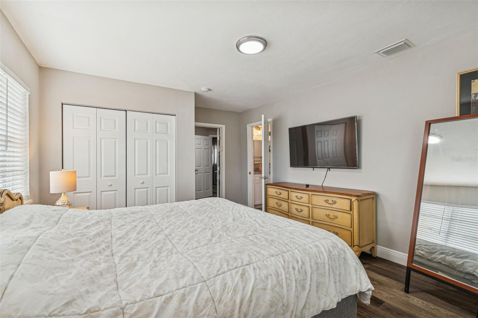 MANHATTAN MANOR - Residential