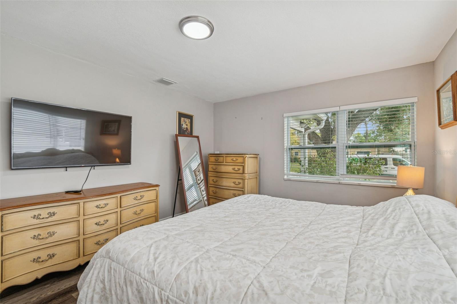 MANHATTAN MANOR - Residential