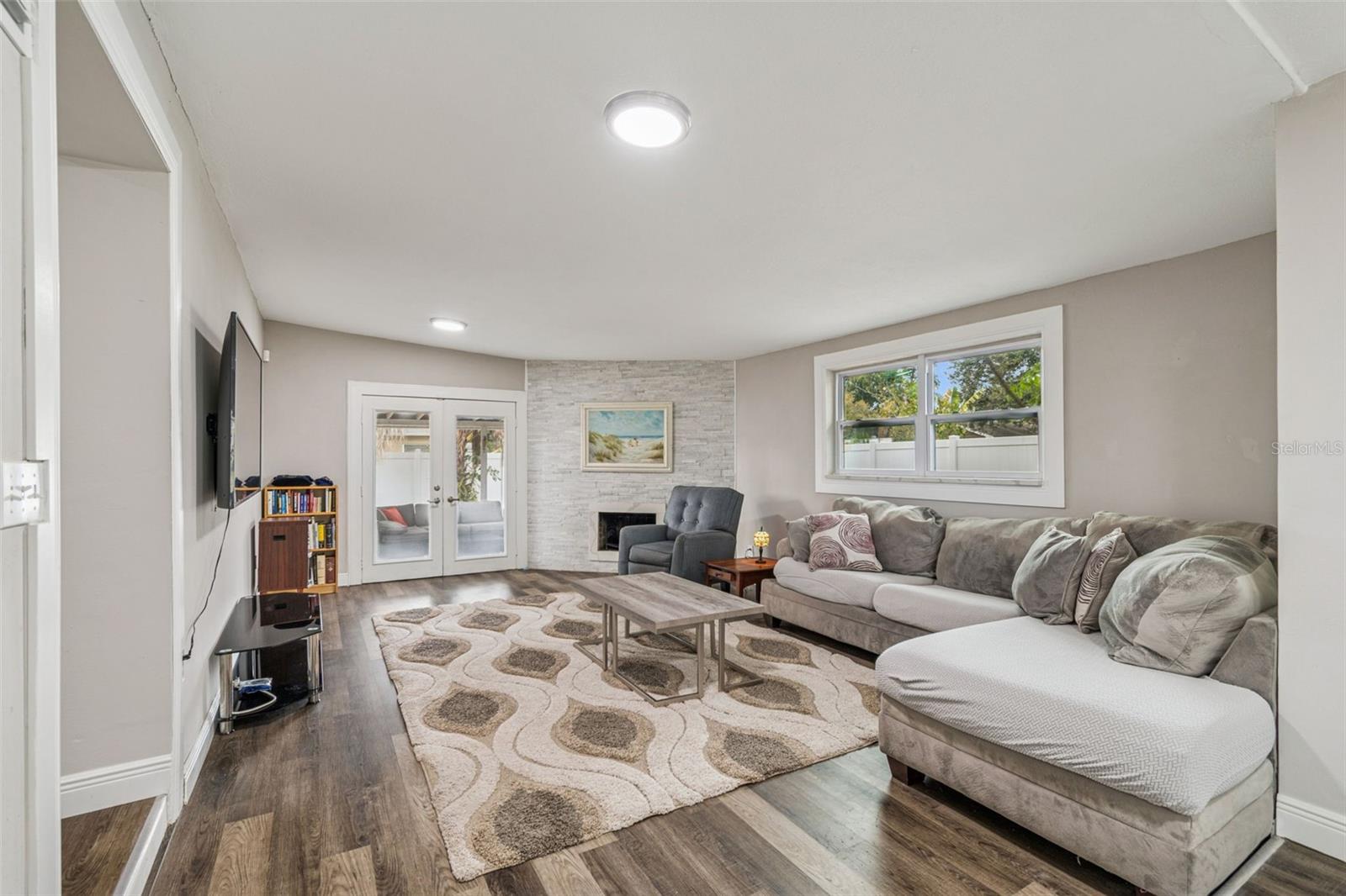 MANHATTAN MANOR - Residential