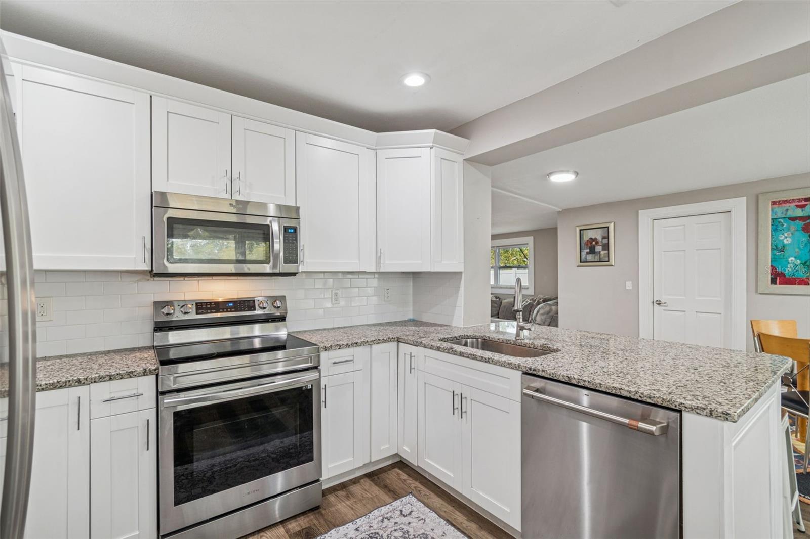 MANHATTAN MANOR - Residential