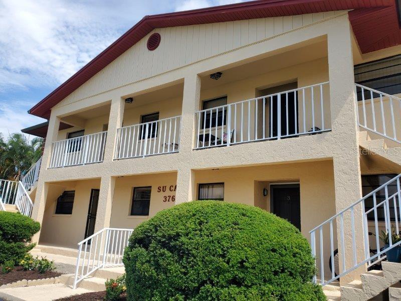 2 bed 2 bath condo ON THE WATER Top Floor, budget friendly $1450! Sec Dep
$1200 Rare PGI location (near St. Andrew's Golf Course) with screened
lanai overlooking the expansive canal basin. Watch dolphins and manatees
in your backyard. Enjoy easy living on the water with large screened
lanai, extra storage, easy parking, NO CARPET washer/dryer and low energy
costs. Hard to find location in this rental price range. If you are
waiting to build or buy- be here now and enjoy FL in this special annual
rental. Punta Gorda and Port Charlotte are on the shores of Charlotte
Harbor with its spectacular sunset views, incredible boating, sailing and
fishing, a fabulous Downtown quaint Punta Gorda with its' variety of
restaurants and shopping, several golf courses, the Pickle Plex and easy
access to US-41 and I-75. It's home to many events including a Saturday
Farmer's Market, wine walks, art fairs, boat tours, convenient to the
Punta Gorda airport, and has 18 miles of bike and pedestrian trails
connecting the city. Newer washer and dryer.