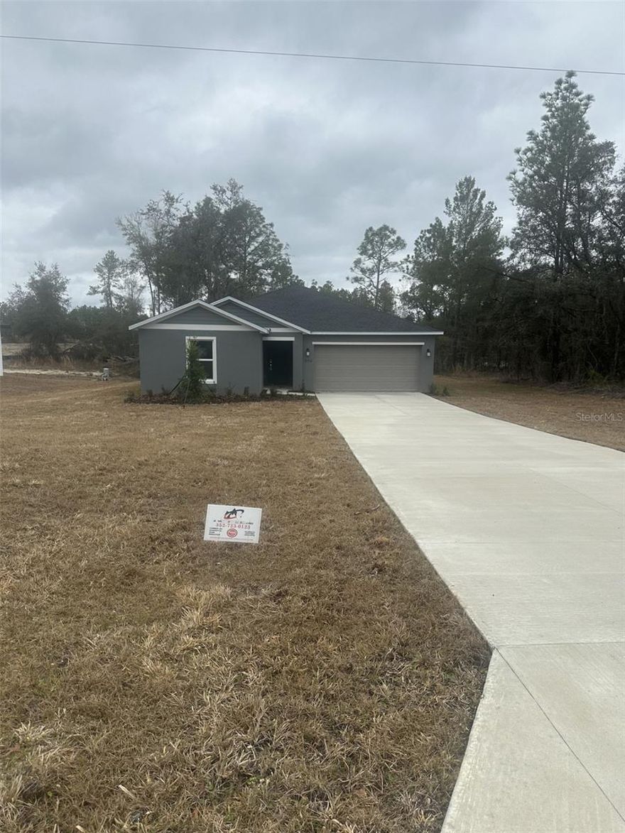 Beautiful New House, offering confort, space and a serene natural setting.
This property features four spacious bedrooms, two and a half bathrooms and a modern layout.
Surrounded by lush greenery it boast a large backyard perfect for oudoor enjoyment, privacy and entertaining.
The home also includes two car garage, aboundant natural light and well -designed living spaces ideal for confortable everyday living.
An excellent opportunity to enjoy a new home in a peaceful enviroment.