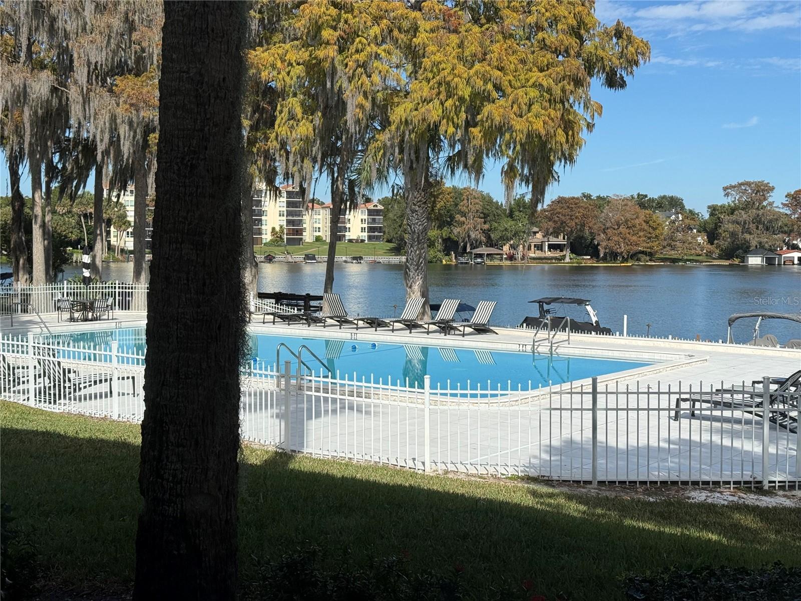 LAKE MAITLAND TERRACE APTS - Residential