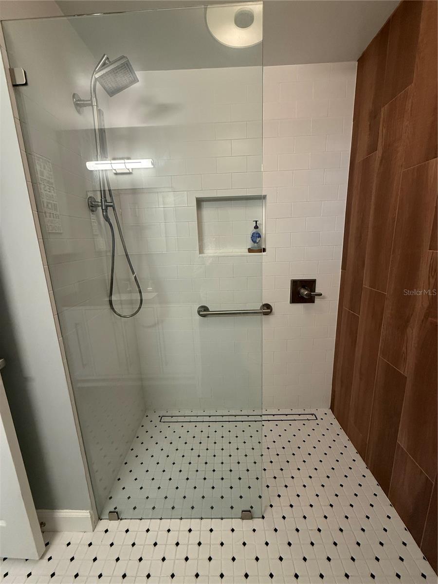 LAKE MAITLAND TERRACE APTS - Residential