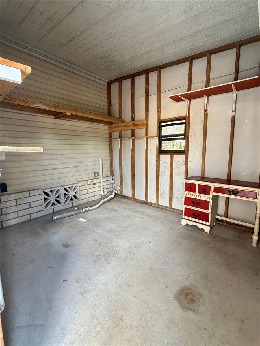 SPIRIT LAKE ESTATES - Residential Lease