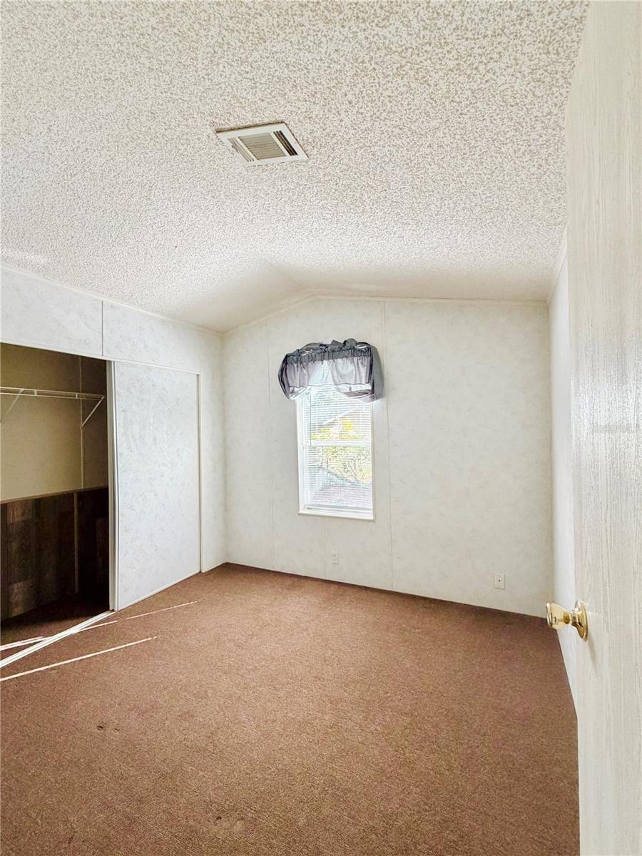 SPIRIT LAKE ESTATES - Residential Lease