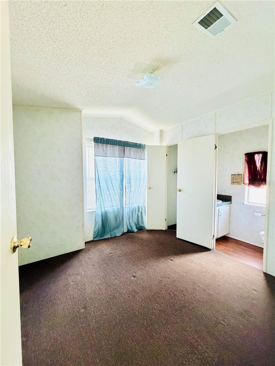 SPIRIT LAKE ESTATES - Residential Lease