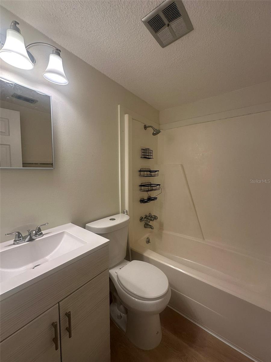 HOLIDAY HEIGHTS 2ND ADD - Residential Lease