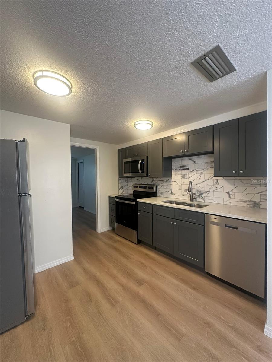 HOLIDAY HEIGHTS 2ND ADD - Residential Lease