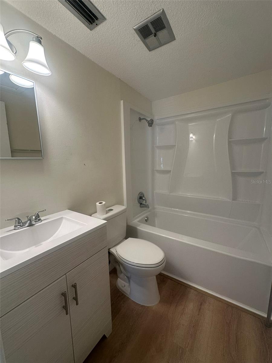 HOLIDAY HEIGHTS 2ND ADD - Residential Lease