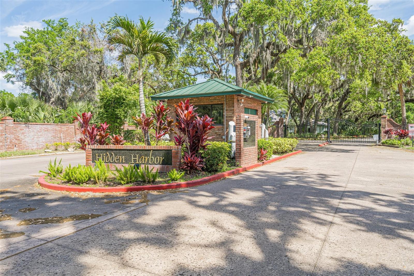 HIDDEN HARBOR - Land