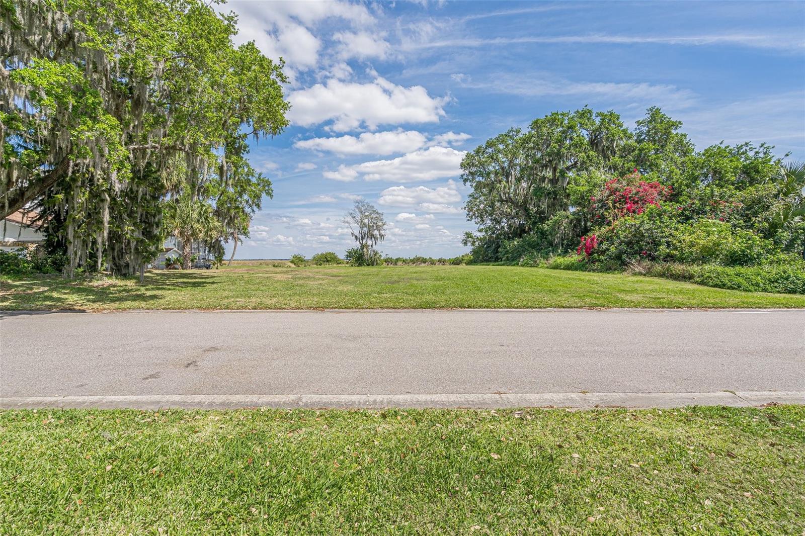 HIDDEN HARBOR - Land