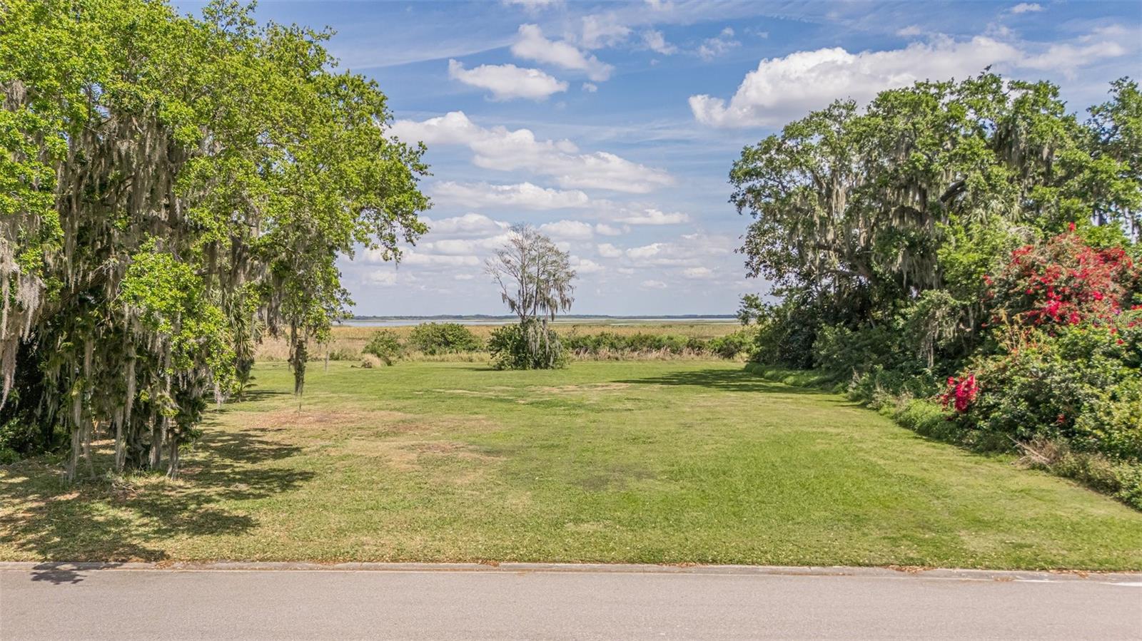 HIDDEN HARBOR - Land